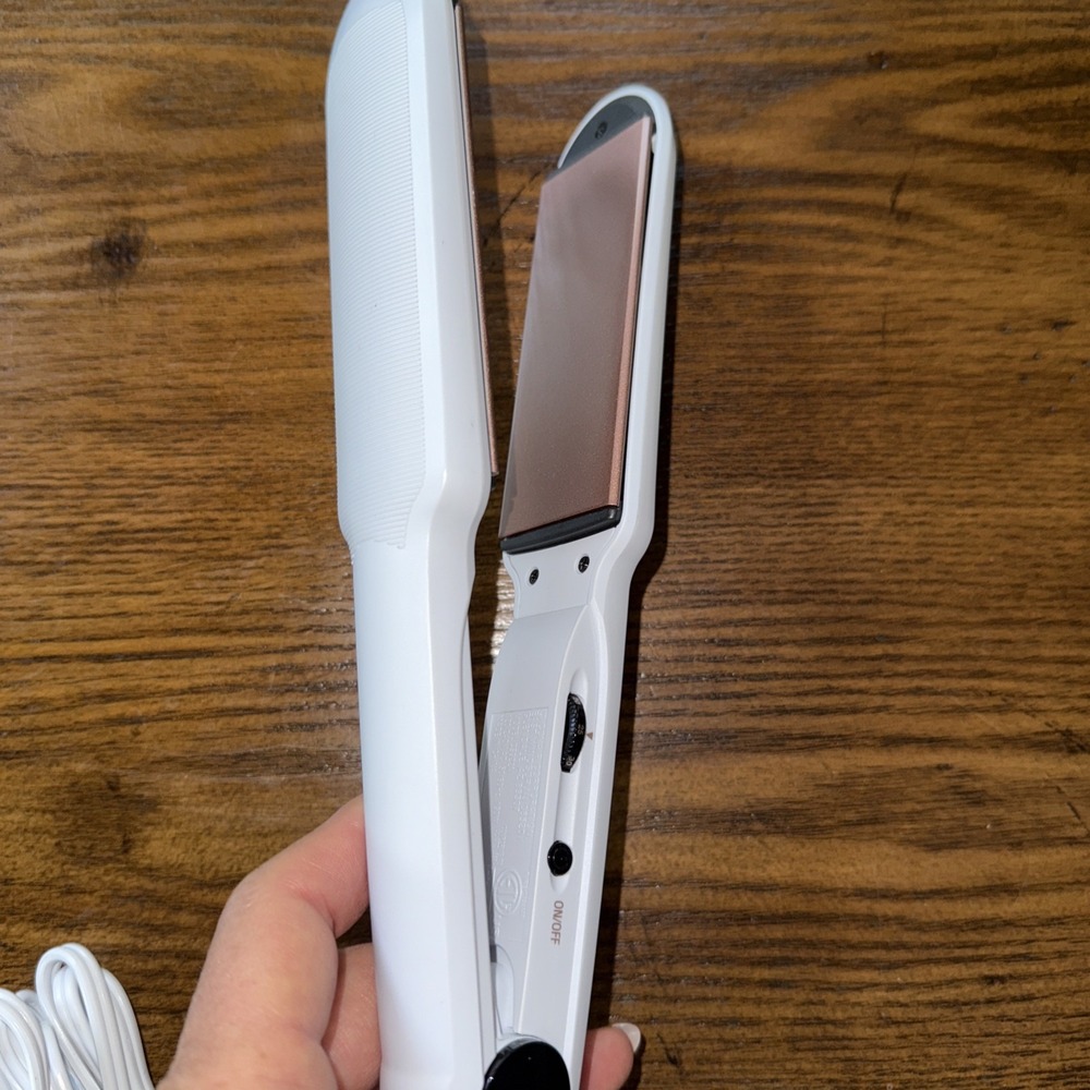 CONAIR -DOUBLE CERAMIC  1.1/2  Flat Iron Extra Wide Blades‎ 30 Temp Settings - Picture 5 of 5